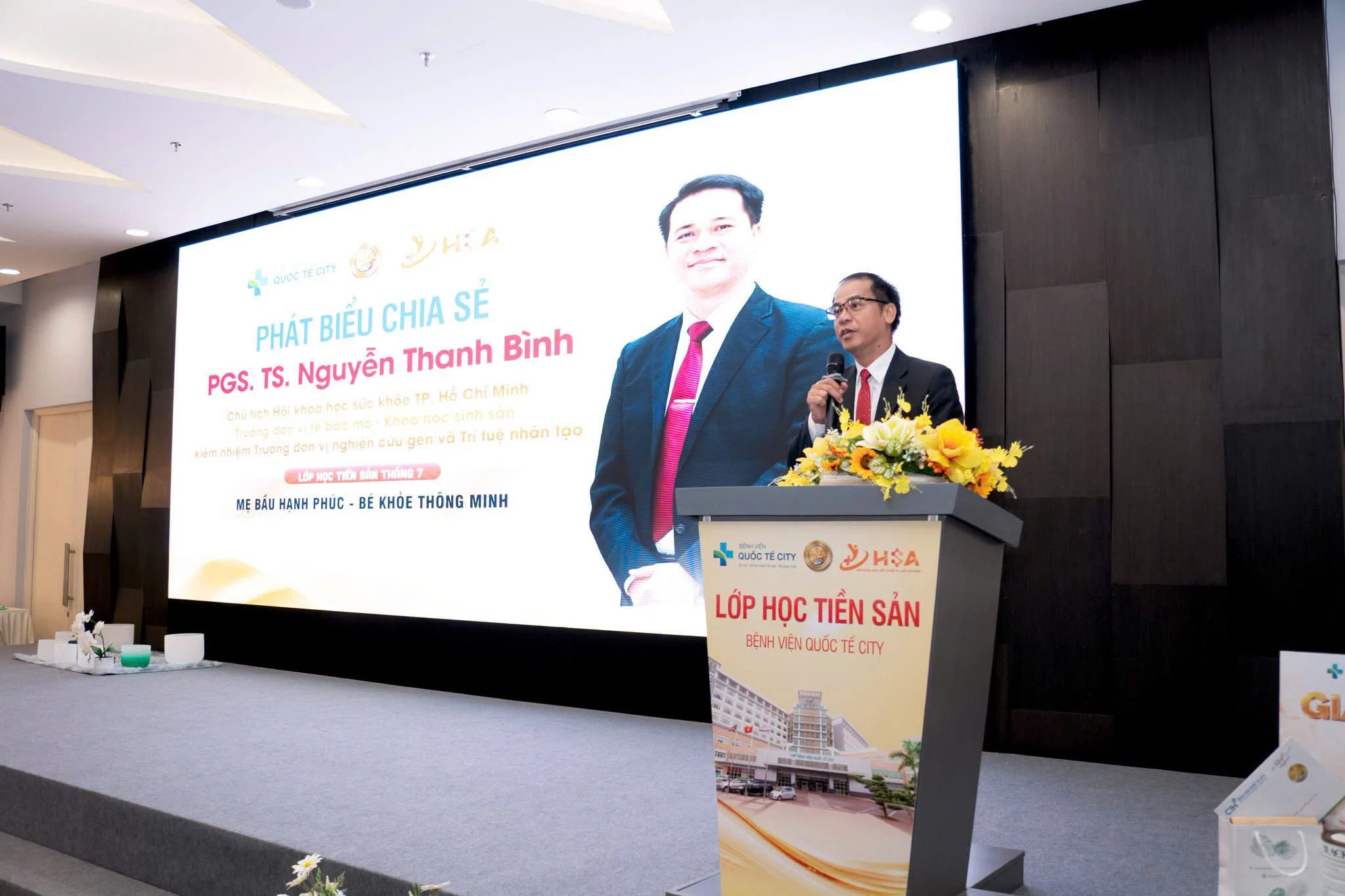 Theo dõi thai kỳ phát triển và nhận biết dấu hiệu chuyển dạ