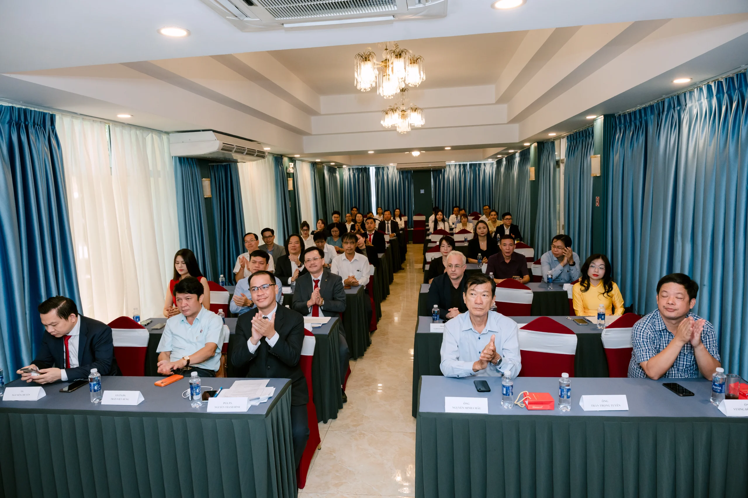Công bố quyết định thành lập Viện Nghiên cứu Dược học và Thực phẩm Sức khỏe Tp. Hồ Chí Minh 10 Công bố quyết định thành lập Viện Nghiên cứu Dược học và Thực phẩm Sức khỏe Tp. Hồ Chí Minh