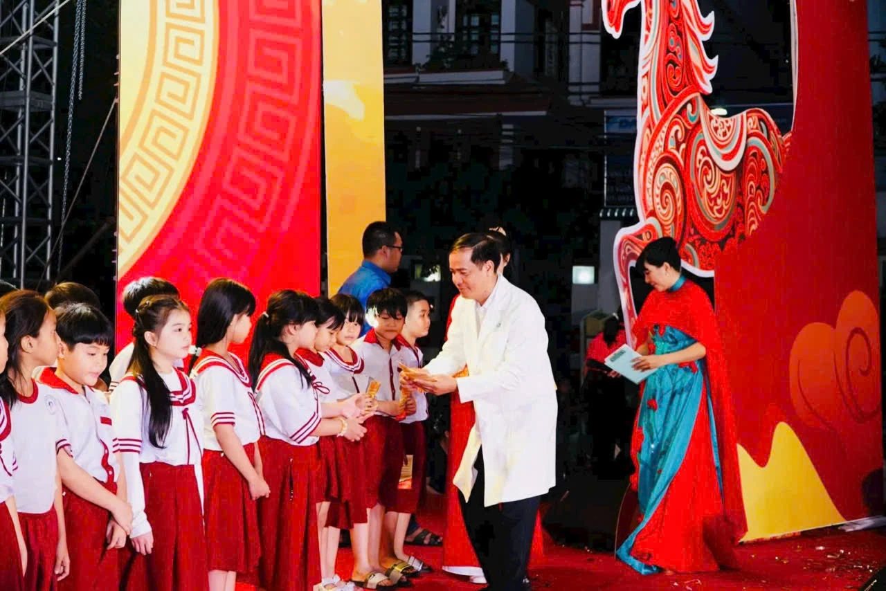 Mang Tết Bính Ngọ 2026 đến những người có hoàn cảnh khó khăn