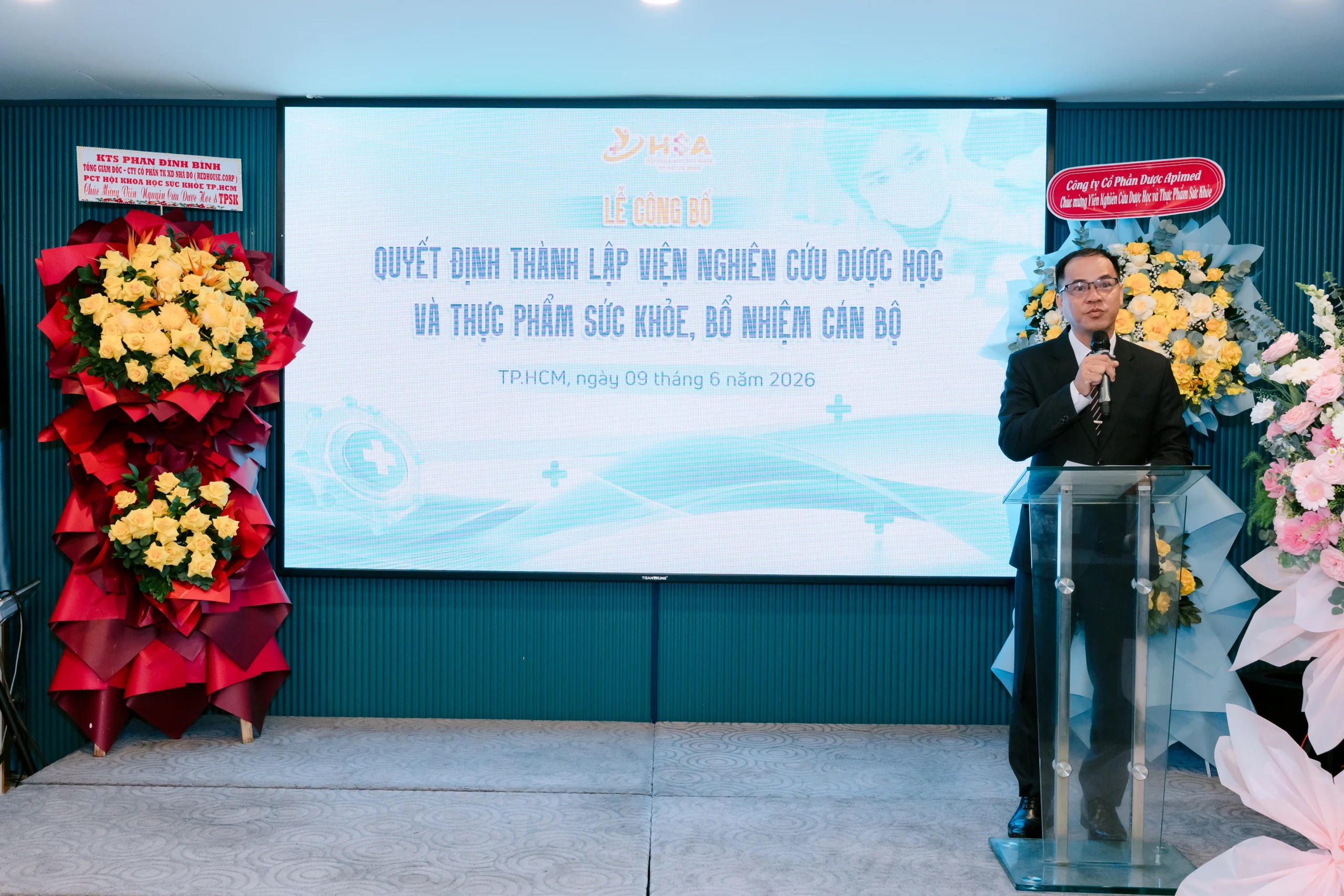 công bố quyết định thành lập Viện và bổ nhiệm cán bộ chủ chốt của Viện Nghiên cứu Dược học và Thực phẩm Sức khỏe TP.HCM